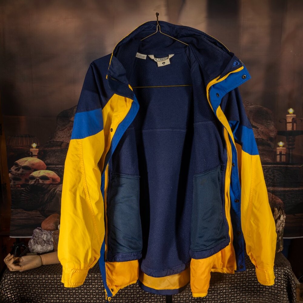 Columbia Winter  yellow Jacket  LG Outer shell lined Water Resistance - Picture 2 of 16